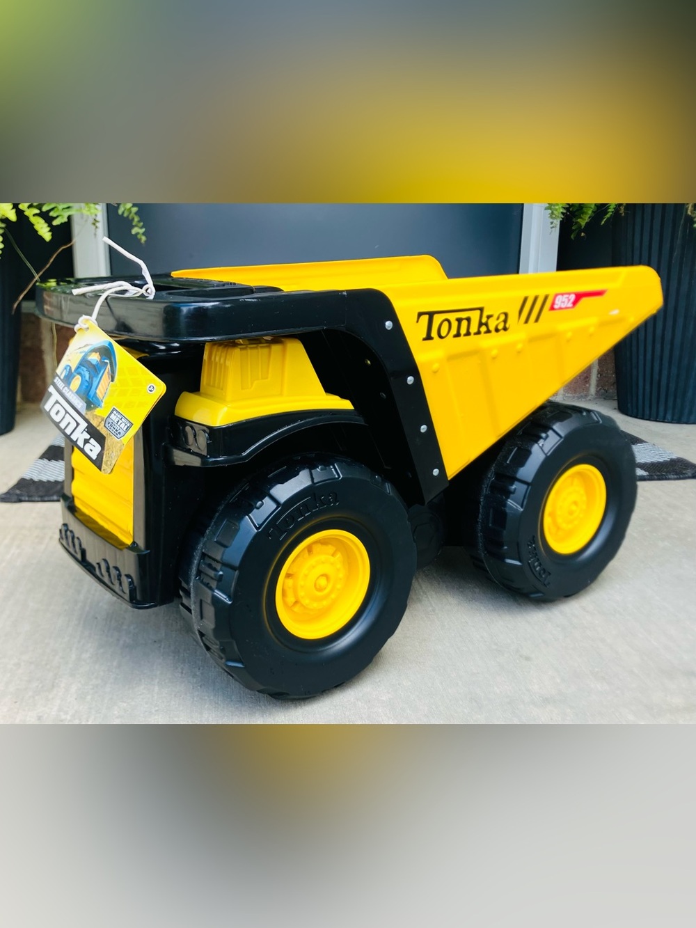 Tonka Large Steel Heavy Duty Toughest Mighty Dump Truck 90667 Like New